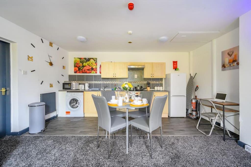 -F5Gh- For Relaxed & Cosy Stay, Free Parking, Wifi Leeds  Extérieur photo