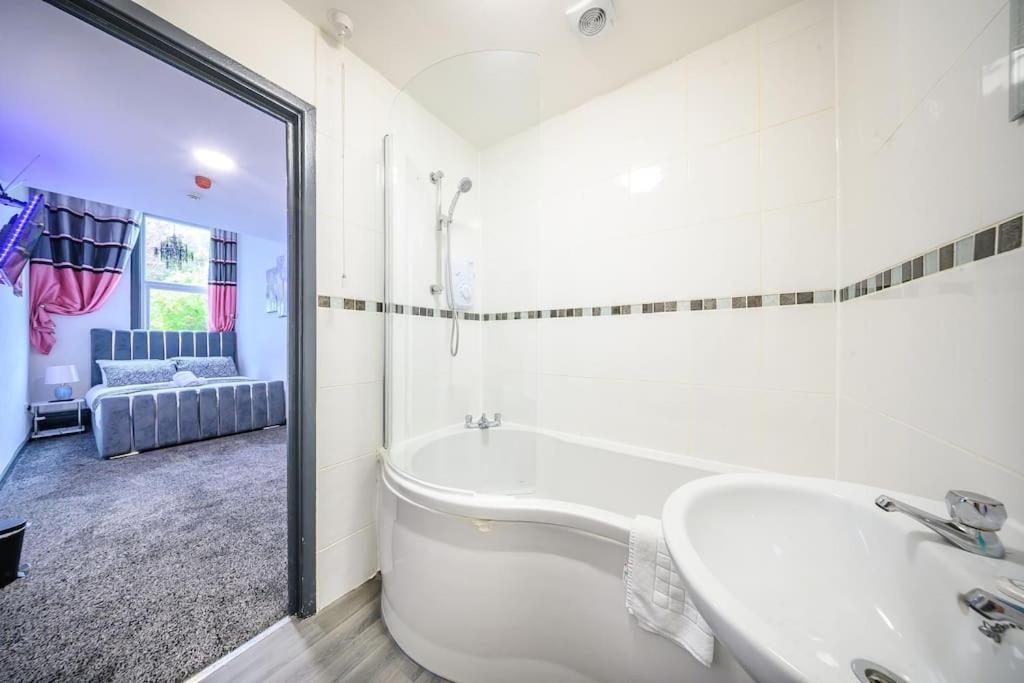 -F5Gh- For Relaxed & Cosy Stay, Free Parking, Wifi Leeds  Extérieur photo